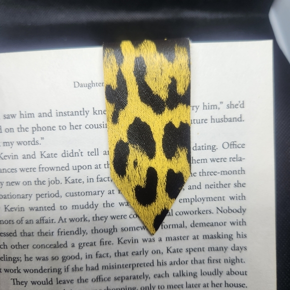 Leopard Print Magnetic Bookmarks - Picture 3 of 3